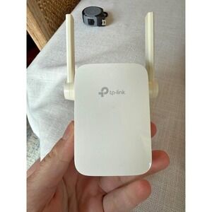 TP-Link RE105 WiFi Range Extender 300Mbps Signal Booster Internet Amplifier‎